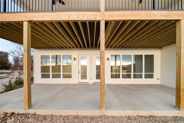 $789,000 | 422 Outer Drive, Lake Ozark, MO 65049