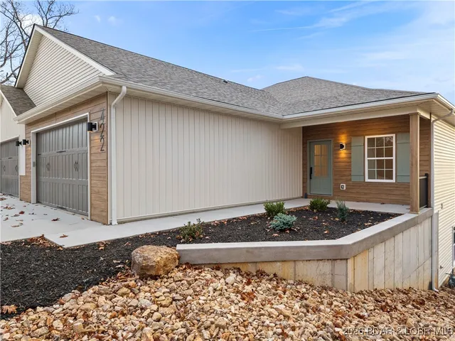 $789,000 | 422 Outer Drive, Lake Ozark, MO 65049