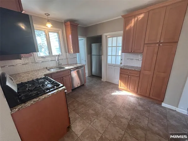 $2,200 | 58 Buena Vista Avenue, Unit 1, Hawthorne, NJ 07506