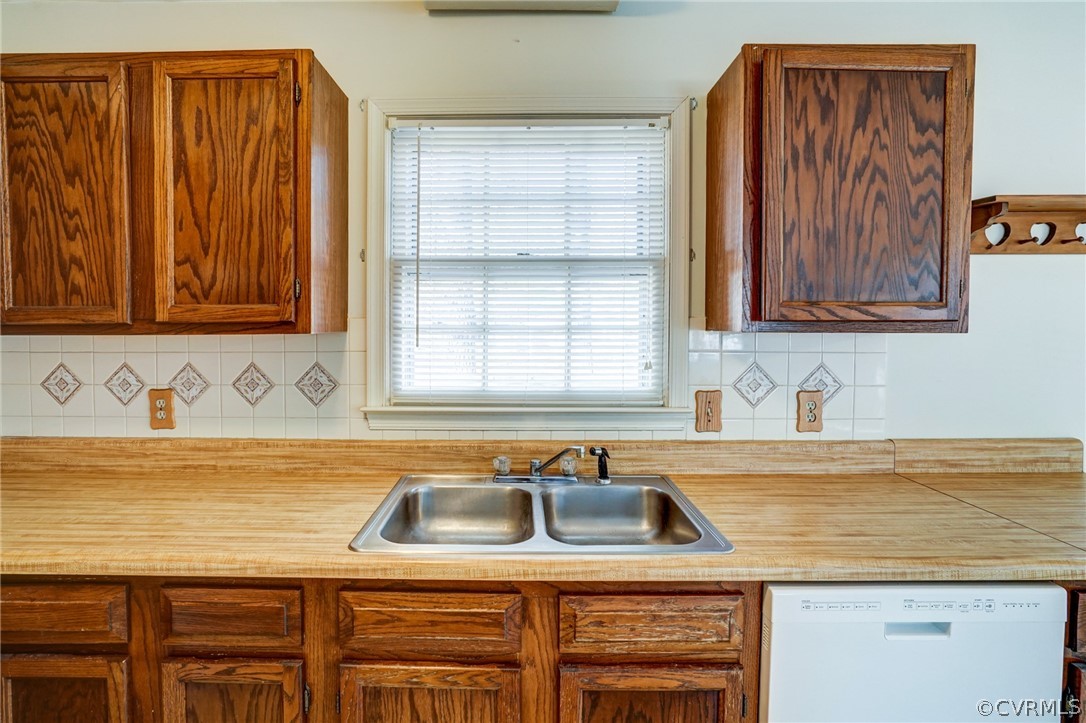 5506 Linda Road Sandston, VA 23150 - Photo 21 of 44 Blinds throughout Convey - Move Right In!