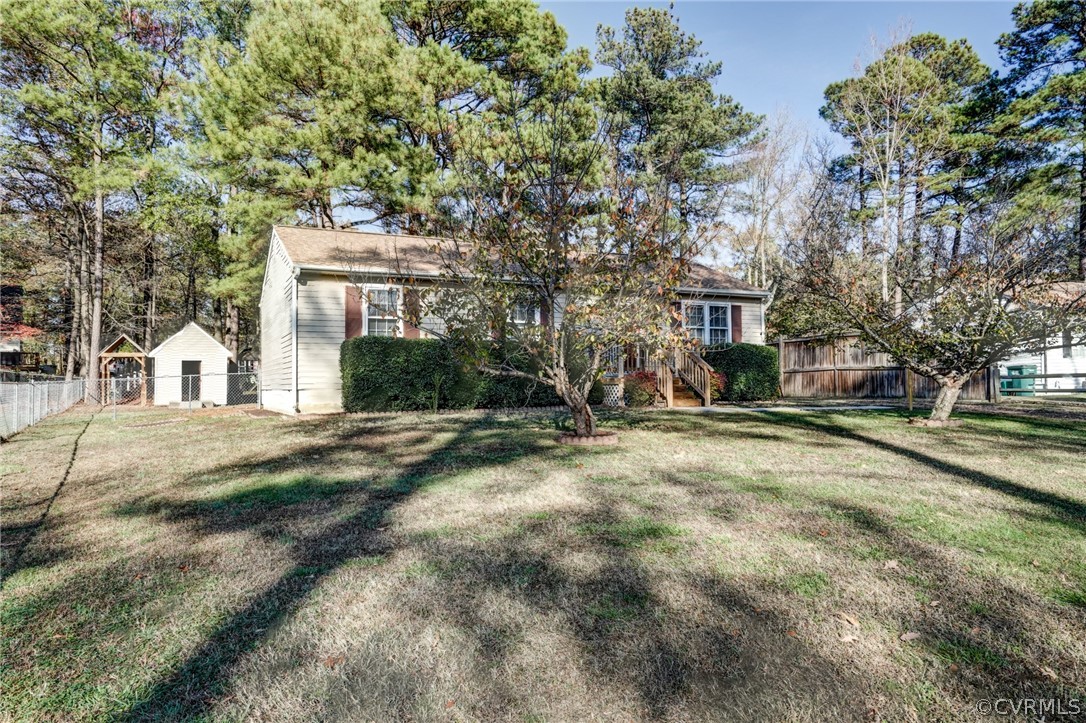 5506 Linda Road Sandston, VA 23150 - Photo 5 of 44 Additional View of Front Yard - Landscaping well Kept - Move In Ready!