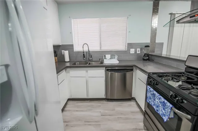 $2,995 | 7399 Topeka Drive, Las Vegas, NV 89147