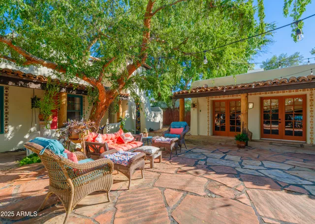 a wooden bench sitting in front of a building