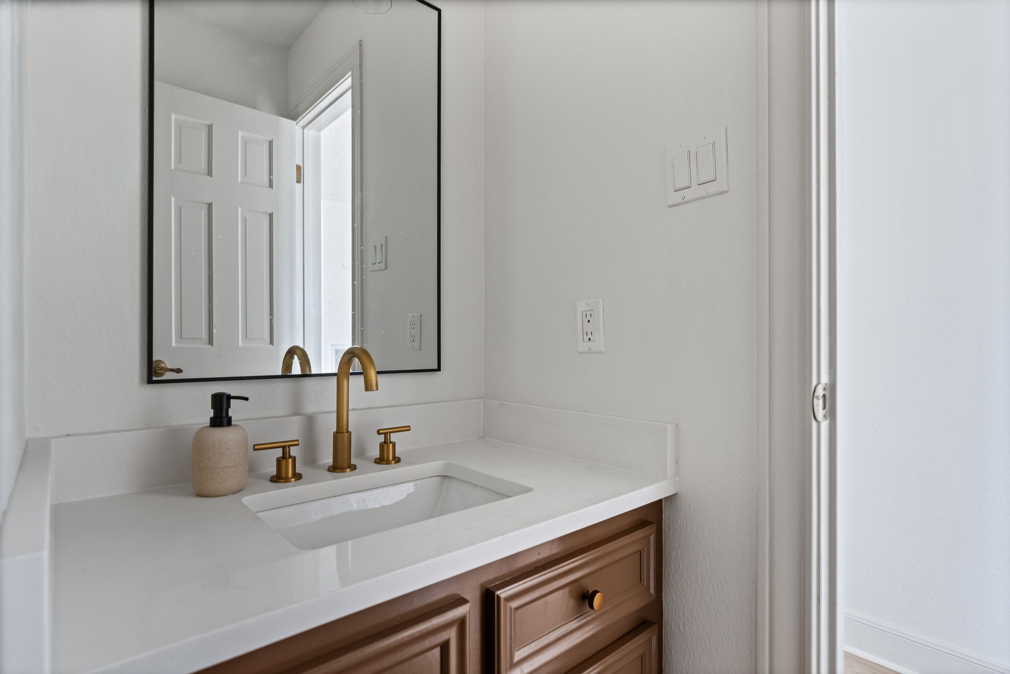 623 Cotter Drive Spring, TX 77373 - Photo 16 of 37 Half bathroom on the first floor