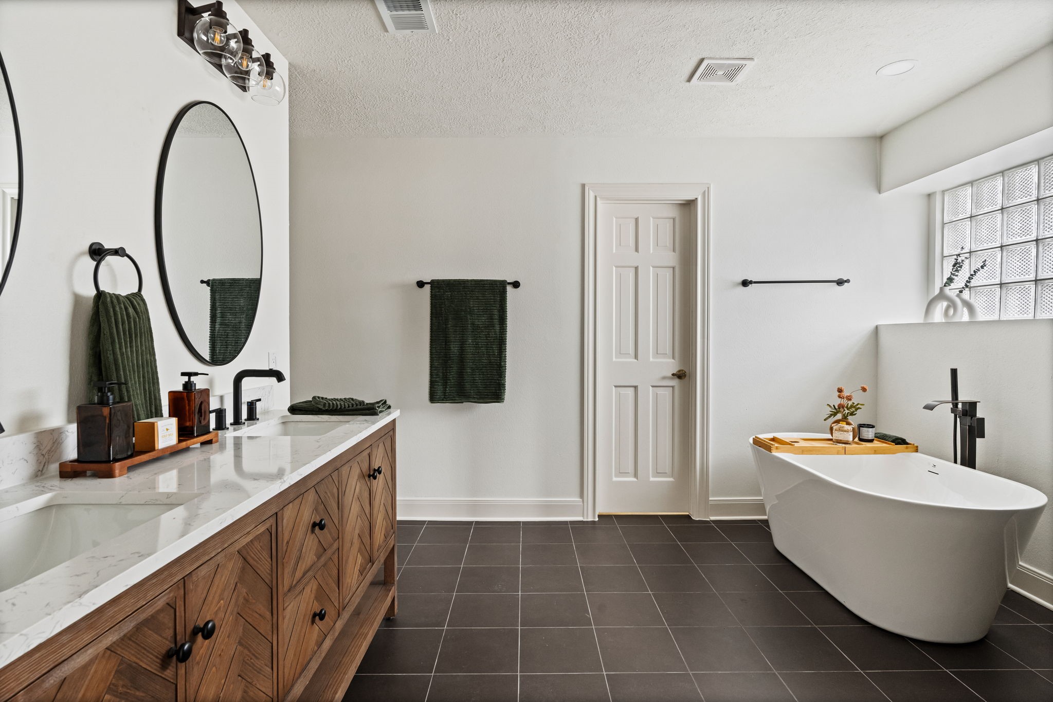 623 Cotter Drive Spring, TX 77373 - Photo 20 of 37 Primary bathroom
