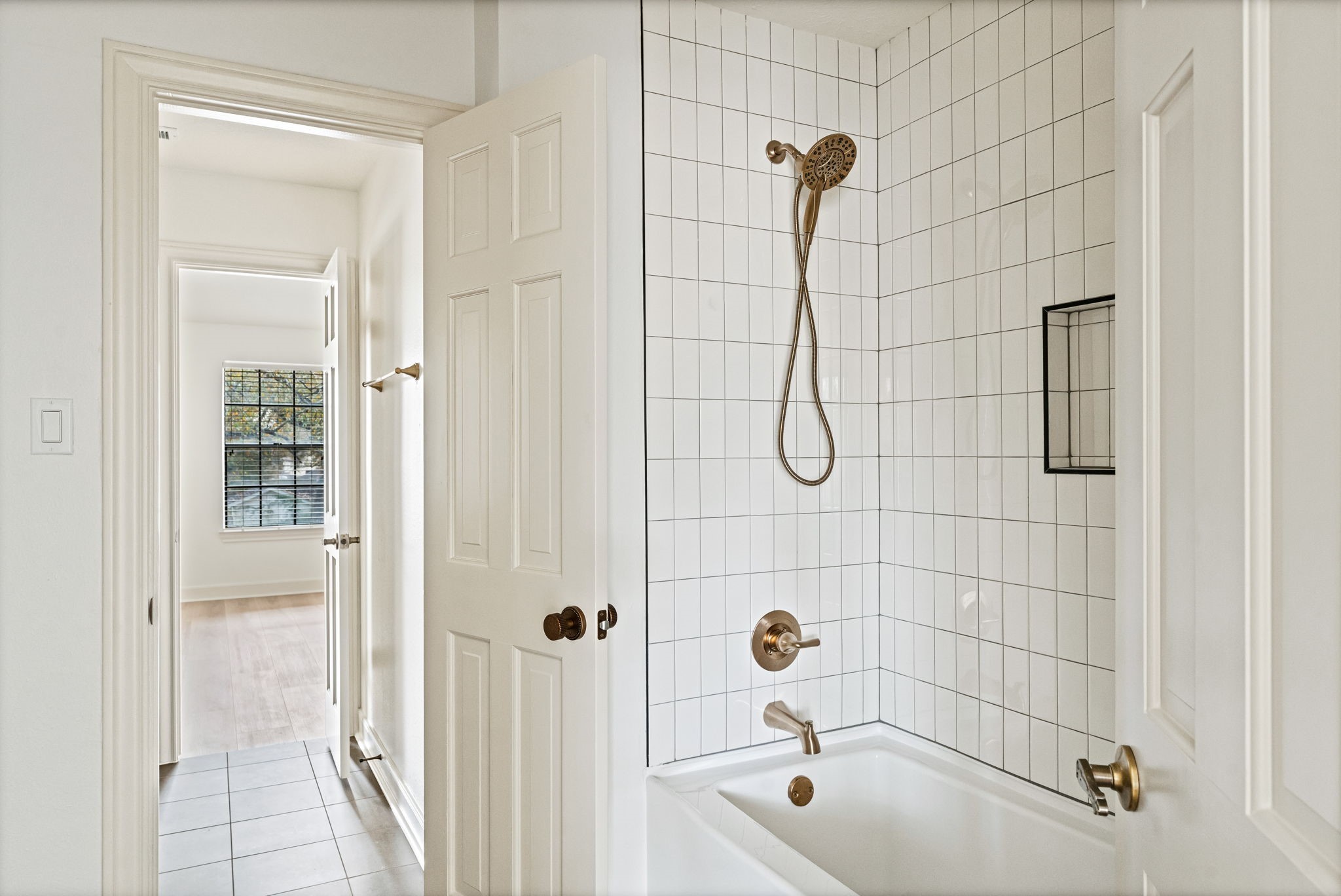 623 Cotter Drive Spring, TX 77373 - Photo 27 of 37 Jack and Jill Bathroom