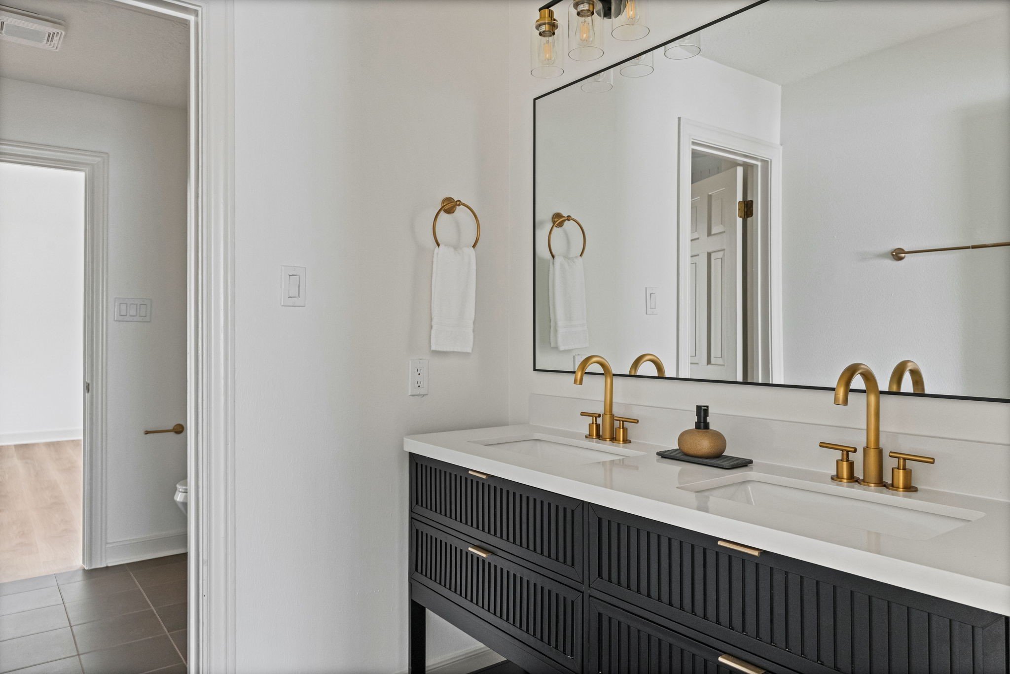 623 Cotter Drive Spring, TX 77373 - Photo 28 of 37 Jack and Jill Bathroom