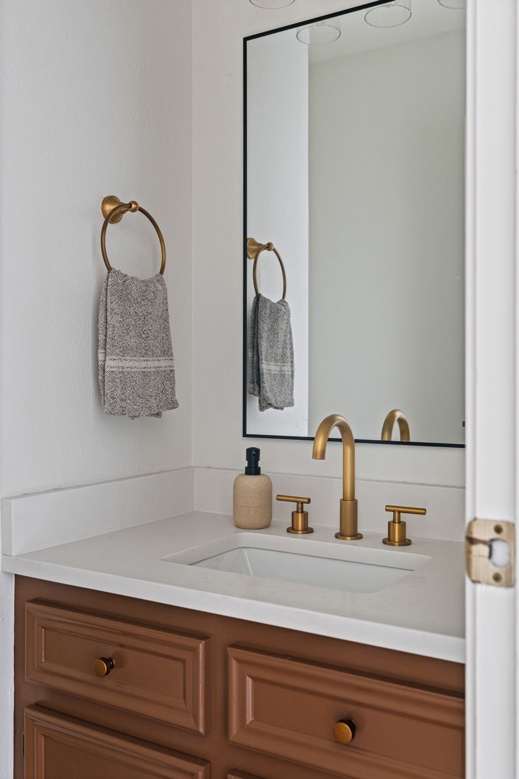 623 Cotter Drive Spring, TX 77373 - Photo 29 of 37 Jack and Jill Bathroom 2