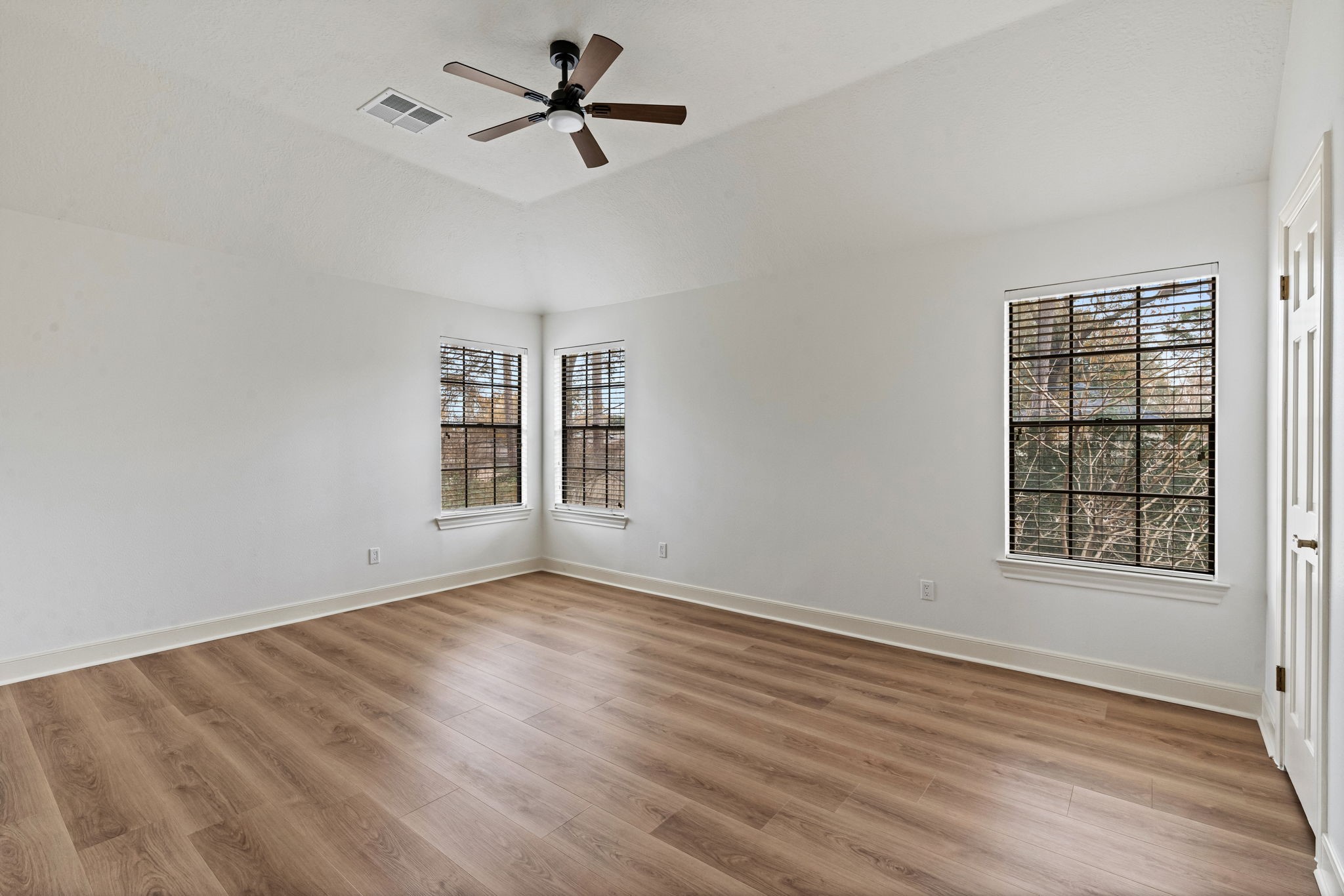623 Cotter Drive Spring, TX 77373 - Photo 30 of 37 Secondary Bedroom 3