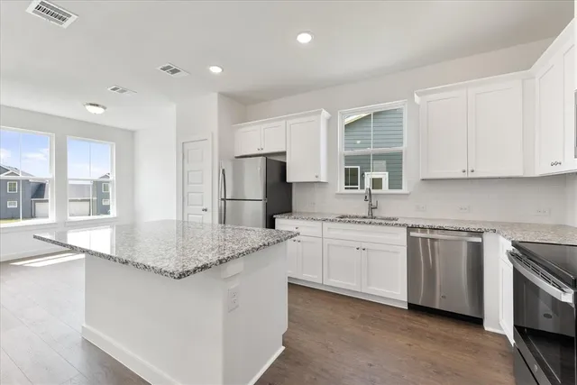 $1,900 | 1209 Chestnut Court, Runaway Bay, TX 76426