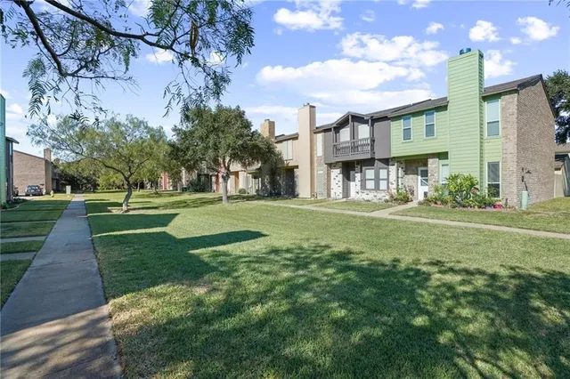 a view of a house with a yard