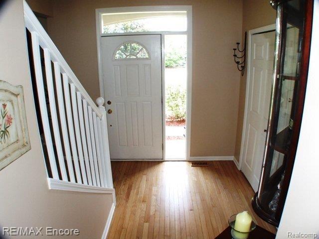 2119 Timber Ridge Court Highland, MI 48357 - Photo 3 of 22 Large foyer