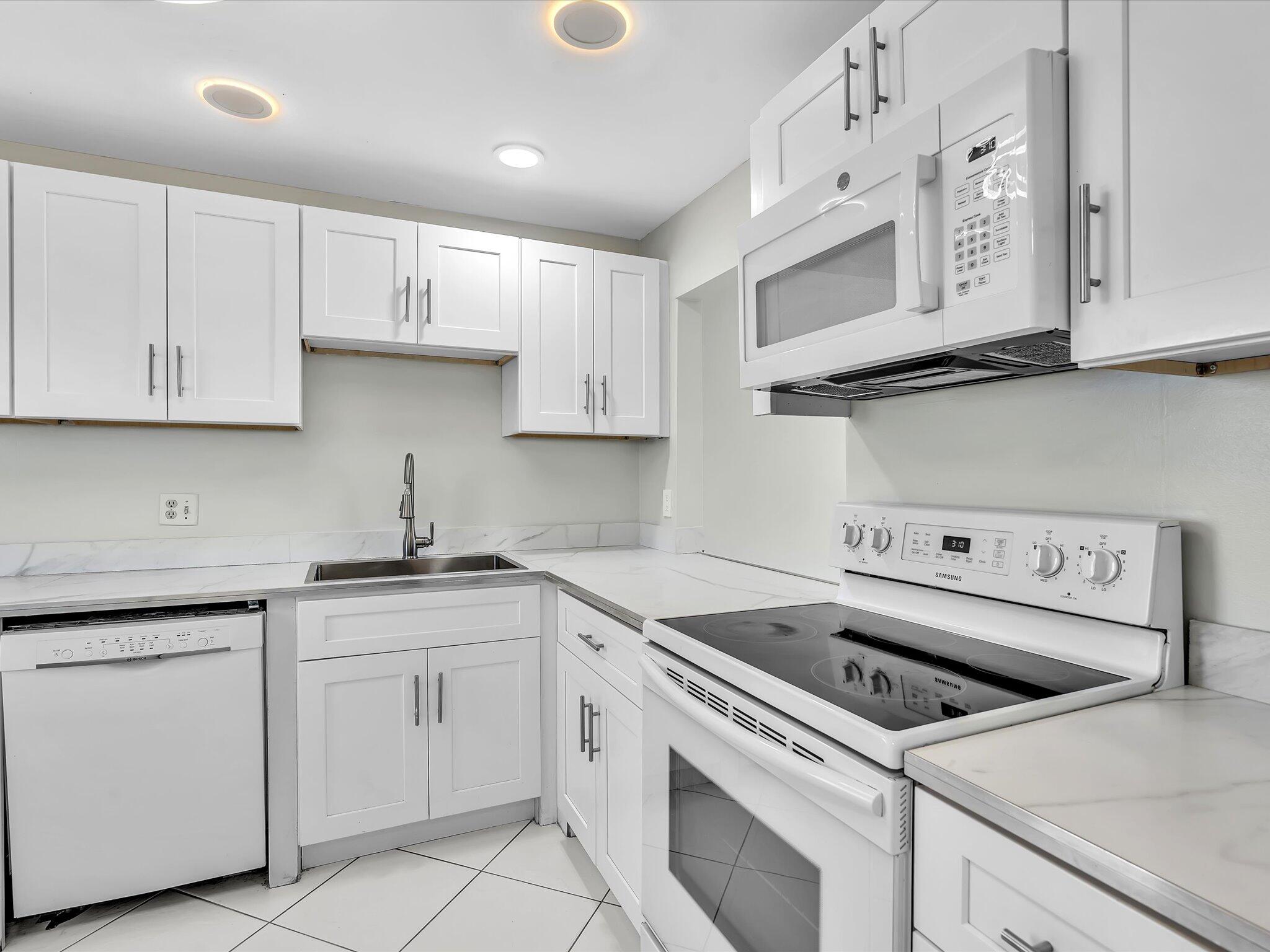 6161 Northwest 2nd Avenue Boca Raton, FL 33487 - Photo 4 of 46 07-FPP00236