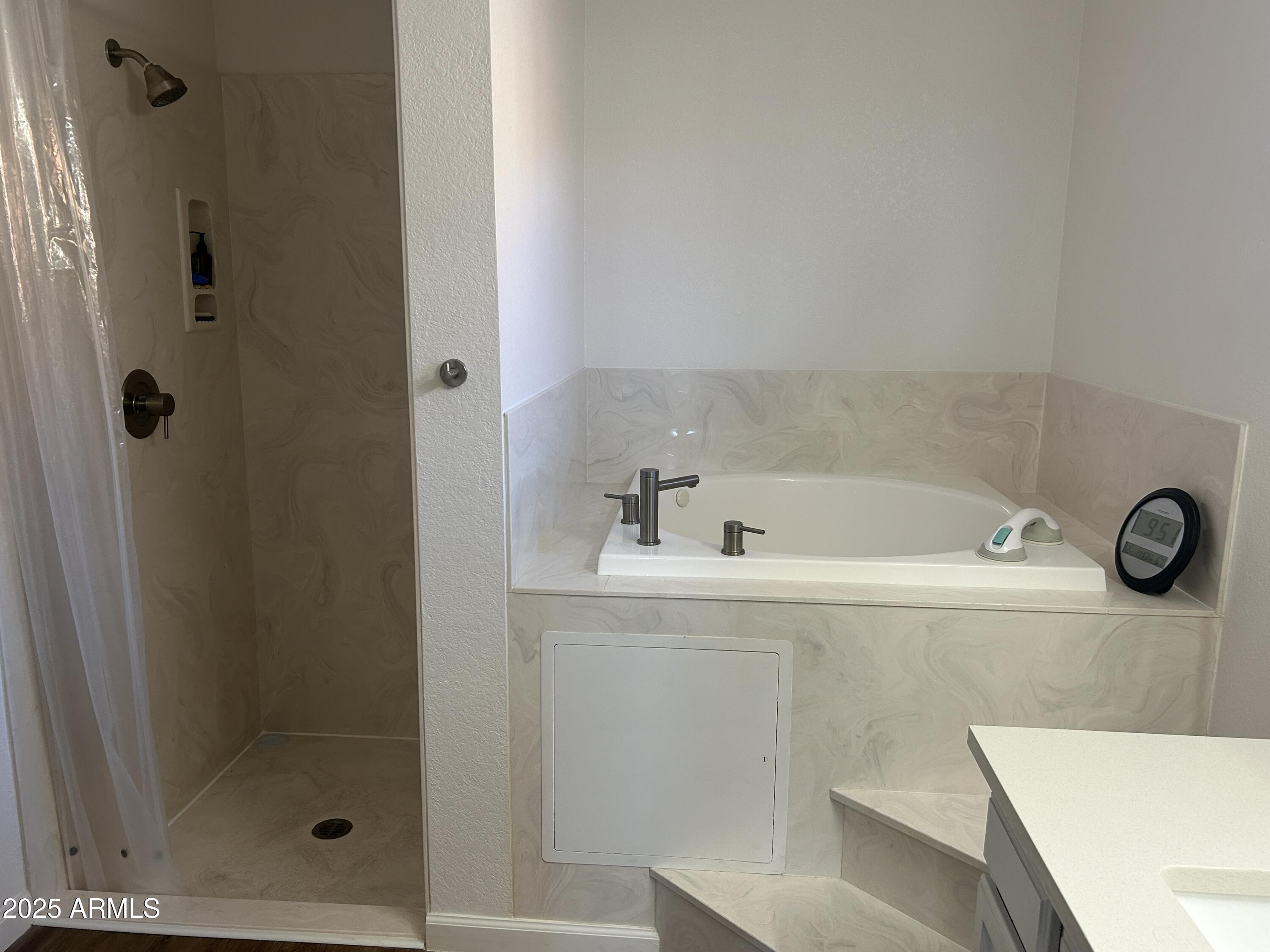 2251 North Spanish Trail Huachuca City, AZ 85616 - Photo 24 of 34 Primary Bath Separate step in Shower