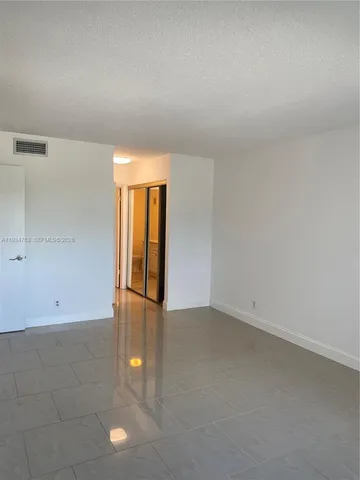 $2,300 | 120 Lakeview Drive, Unit 314, Weston, FL 33326