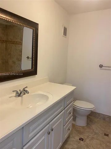 $2,300 | 120 Lakeview Drive, Unit 314, Weston, FL 33326