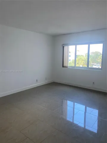 $2,300 | 120 Lakeview Drive, Unit 314, Weston, FL 33326