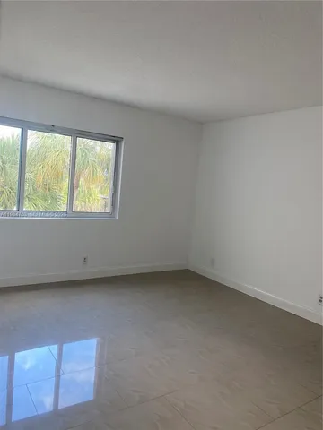 $2,300 | 120 Lakeview Drive, Unit 314, Weston, FL 33326