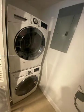 $2,300 | 120 Lakeview Drive, Unit 314, Weston, FL 33326