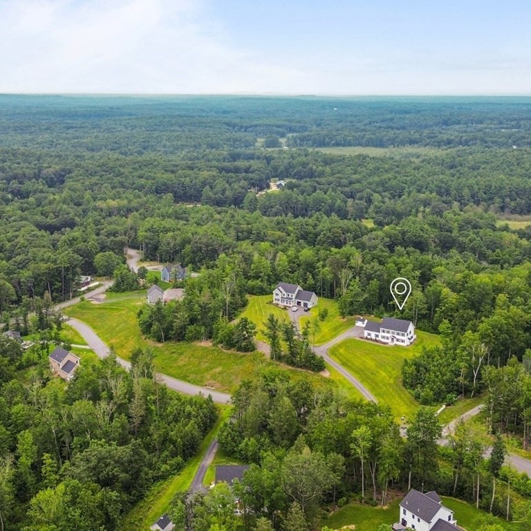 7 Kennard Road Epping, NH 03042 - Photo 39 of 42 a view of a city
