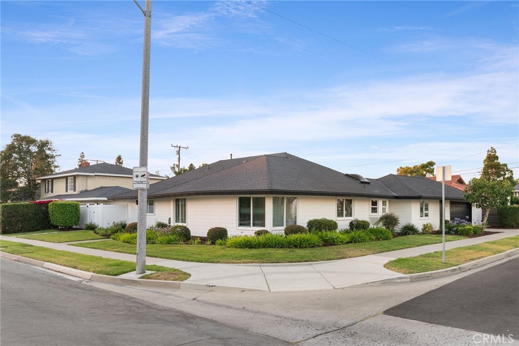 2904 Clubhouse Road Costa Mesa, CA 92626 - Photo 1 of 19