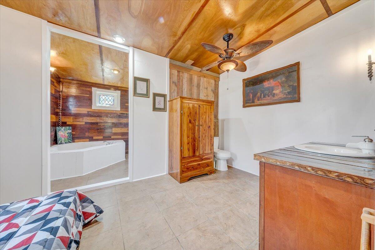 5297 Peaks Road Bedford, VA 24523 - Photo 21 of 68 20-MIB02036