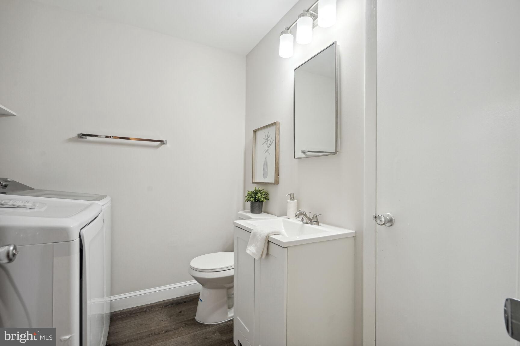 11408 Turnmill Lane Reston, VA 20191 - Photo 13 of 17 a bathroom with a sink a toilet and mirror