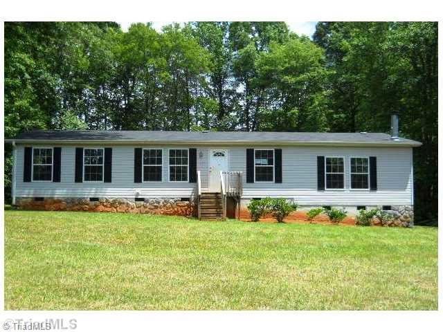 435 Oak Ridge Drive King, NC 27021 - Photo 1 of 14 Exterior Front.