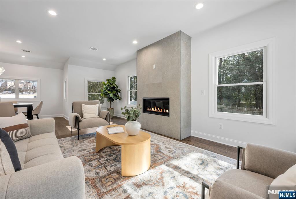 35 Lloyd Road Ho-Ho-Kus, NJ 07423 - Photo 11 of 28