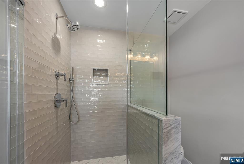 35 Lloyd Road Ho-Ho-Kus, NJ 07423 - Photo 19 of 28