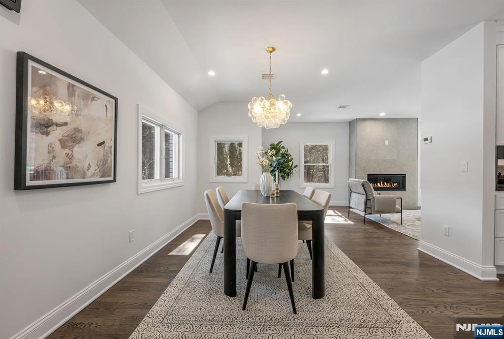 35 Lloyd Road Ho-Ho-Kus, NJ 07423 - Photo 3 of 28