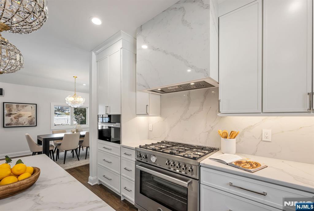 35 Lloyd Road Ho-Ho-Kus, NJ 07423 - Photo 4 of 28