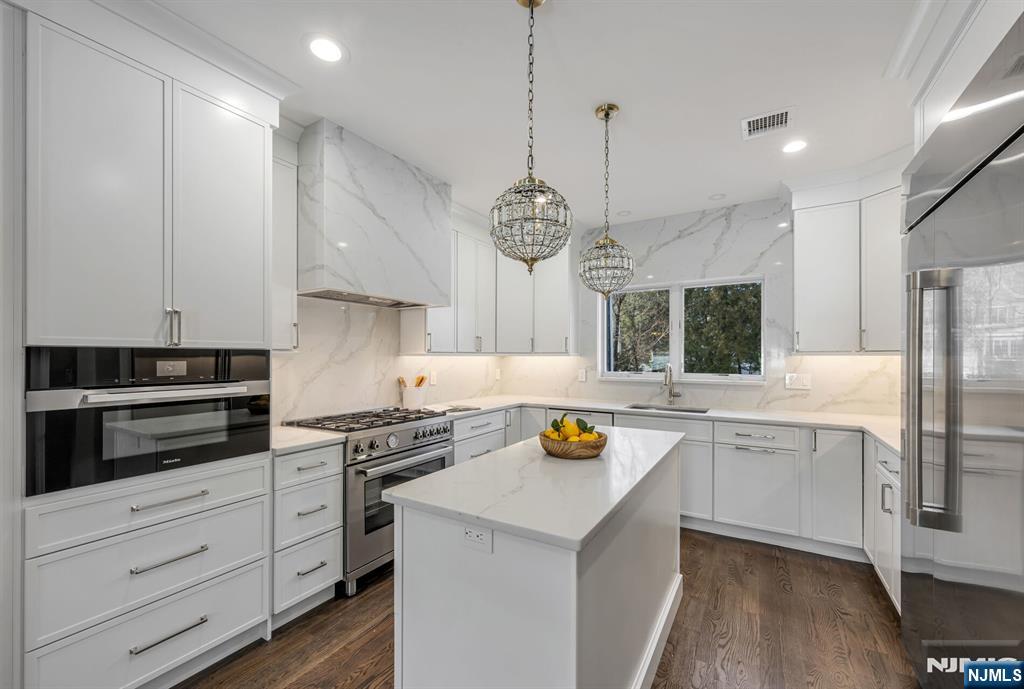 35 Lloyd Road Ho-Ho-Kus, NJ 07423 - Photo 5 of 28