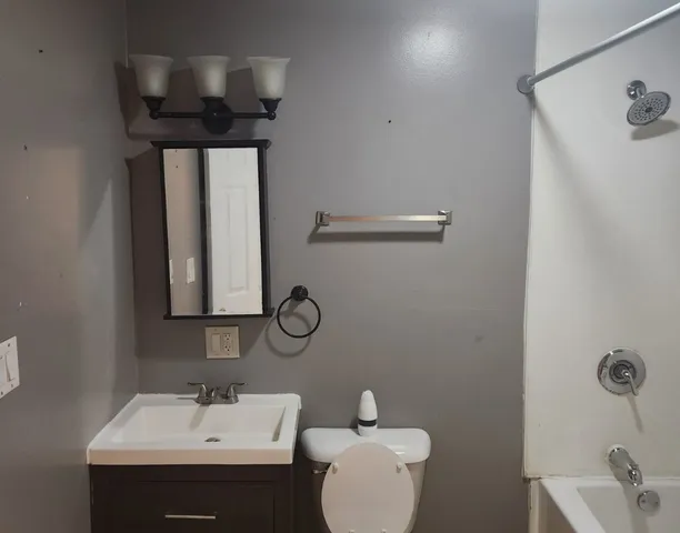 $1,700 | 208 South Illinois Street, Unit 2, Joliet, IL 60436