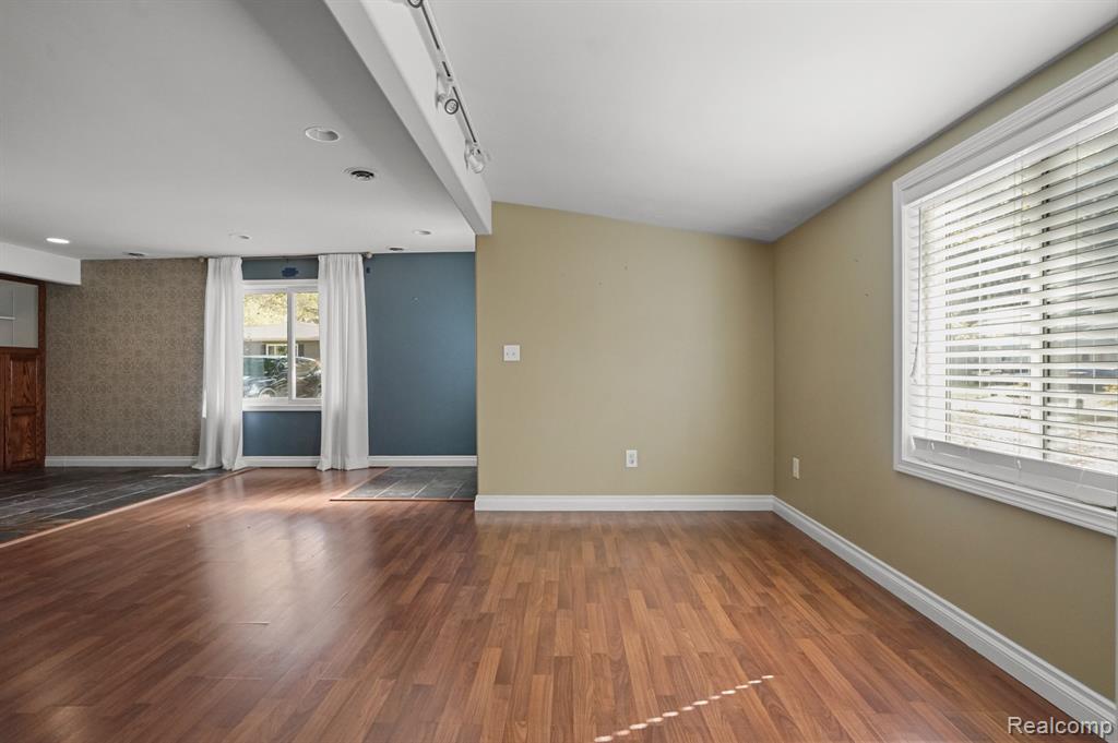 9106 Maple Road Algonac, MI 48001 - Photo 10 of 30 Gallery Image 10