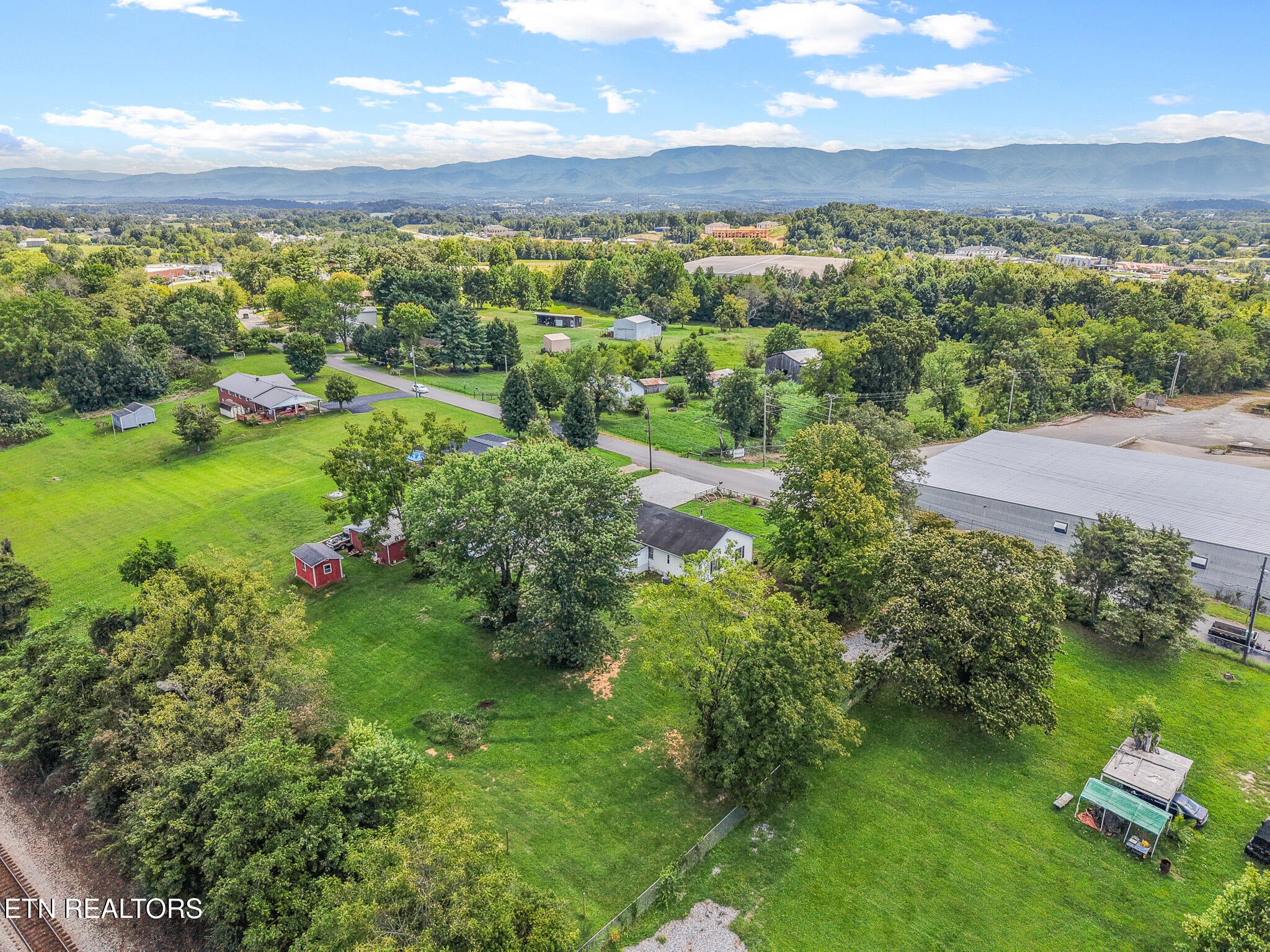 655 Old Stage Road Greeneville, TN 37745 - Photo 7 of 41 Gallery Image 7