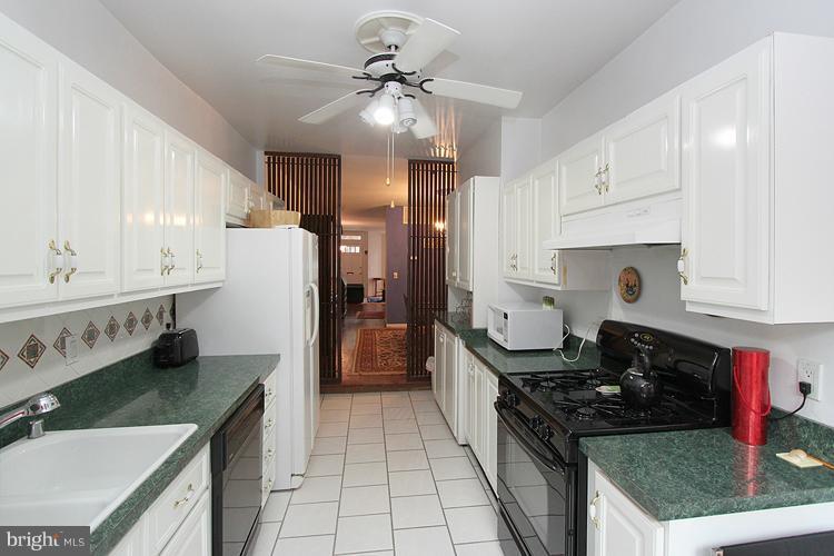128 D Street Southeast Washington, DC 20003 - Photo 12 of 28 Kitchen