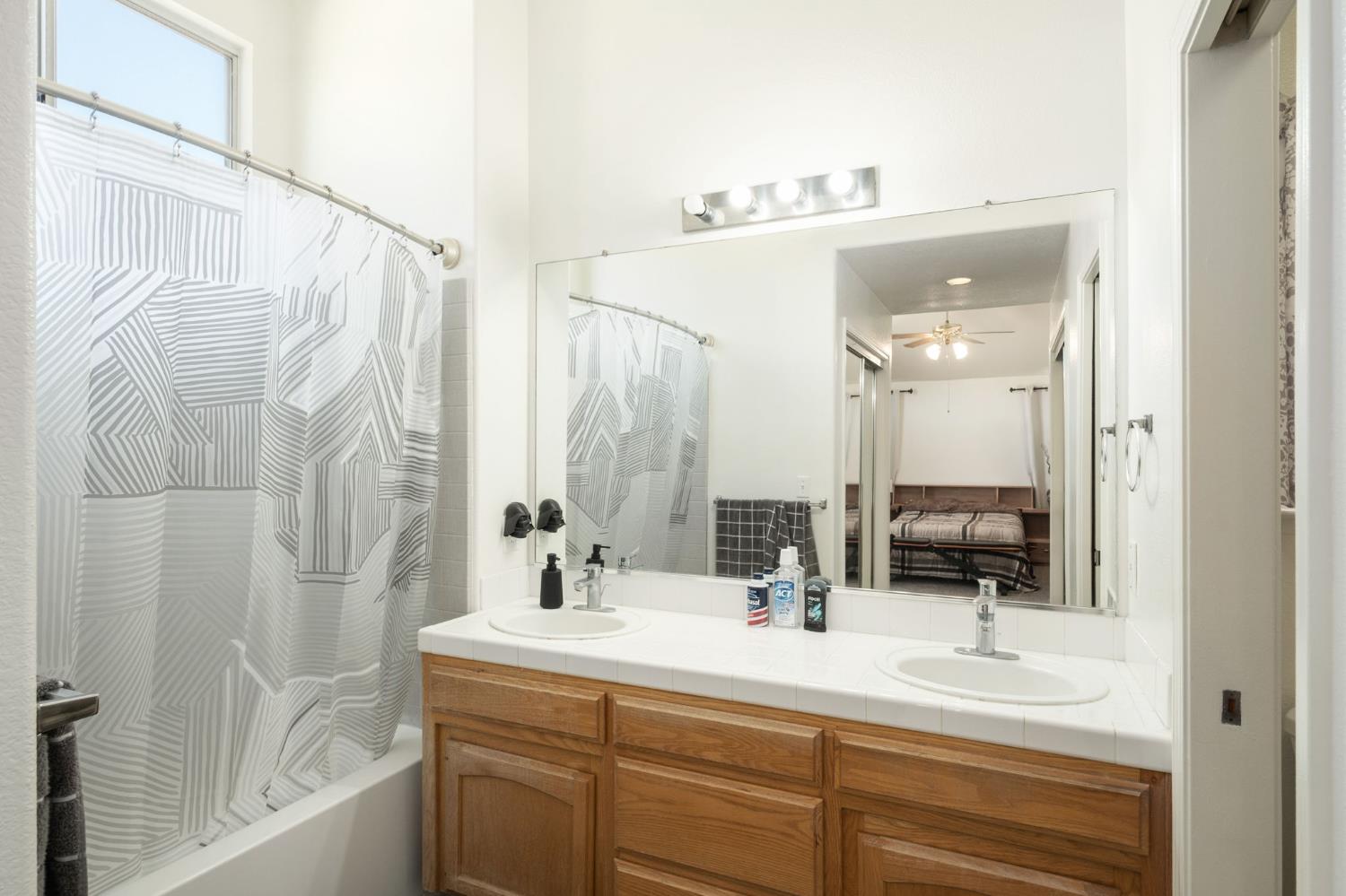 5682 West Sample Avenue Fresno, CA 93722 - Photo 17 of 25