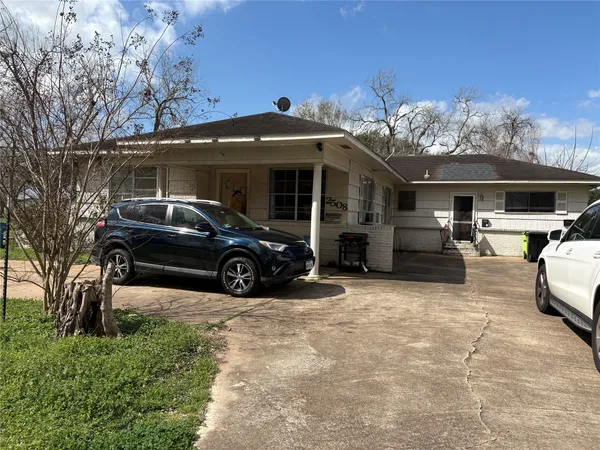 a view of a car park in front of house