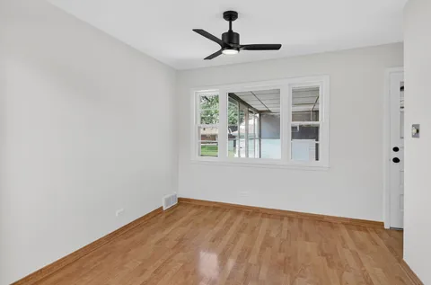 $469,000 | 924 Hillcrest Avenue, Elmhurst, IL 60126