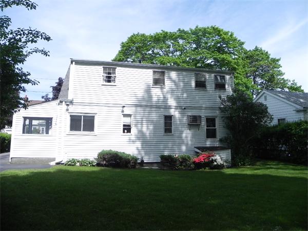 18 Canterbury Road Marblehead, MA 01945 - Photo 2 of 5 Gallery Image 2