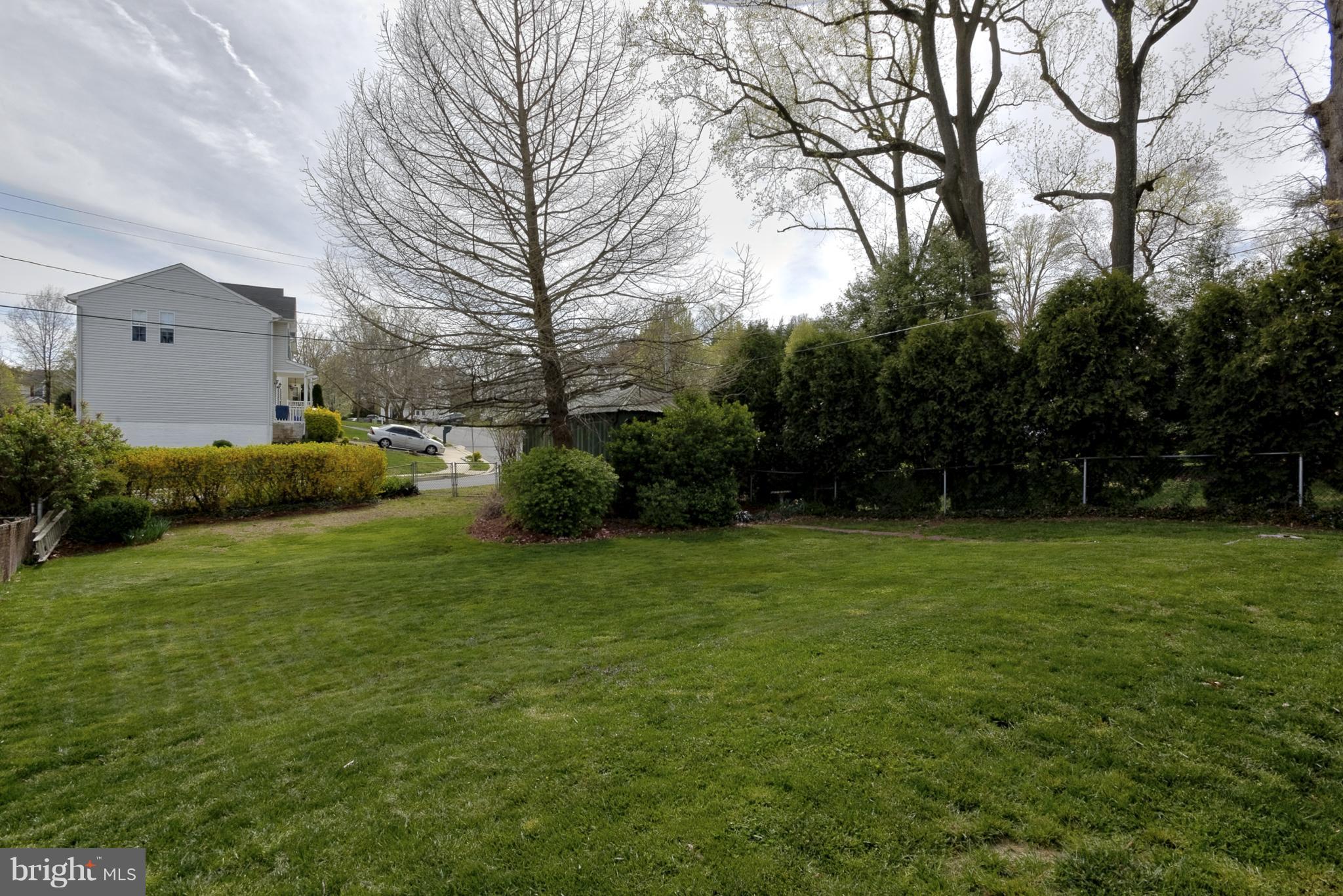 618 Coleraine Road Baltimore, MD 21229 - Photo 23 of 27 a view of a field of grass and trees