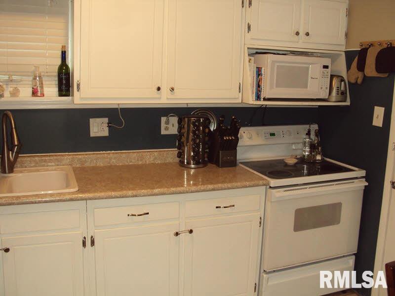 415 Charlotte Road Marion, IL 62959 - Photo 3 of 23 Gallery Image 3
