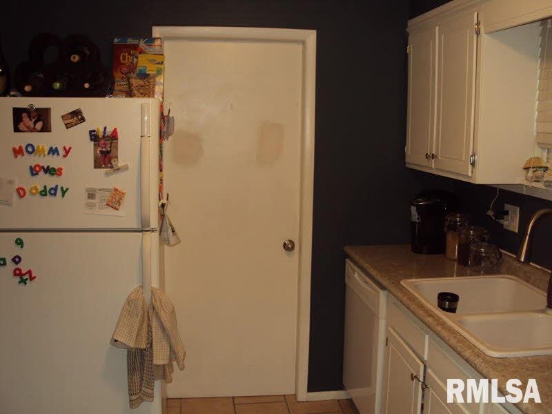 415 Charlotte Road Marion, IL 62959 - Photo 4 of 23 Gallery Image 4
