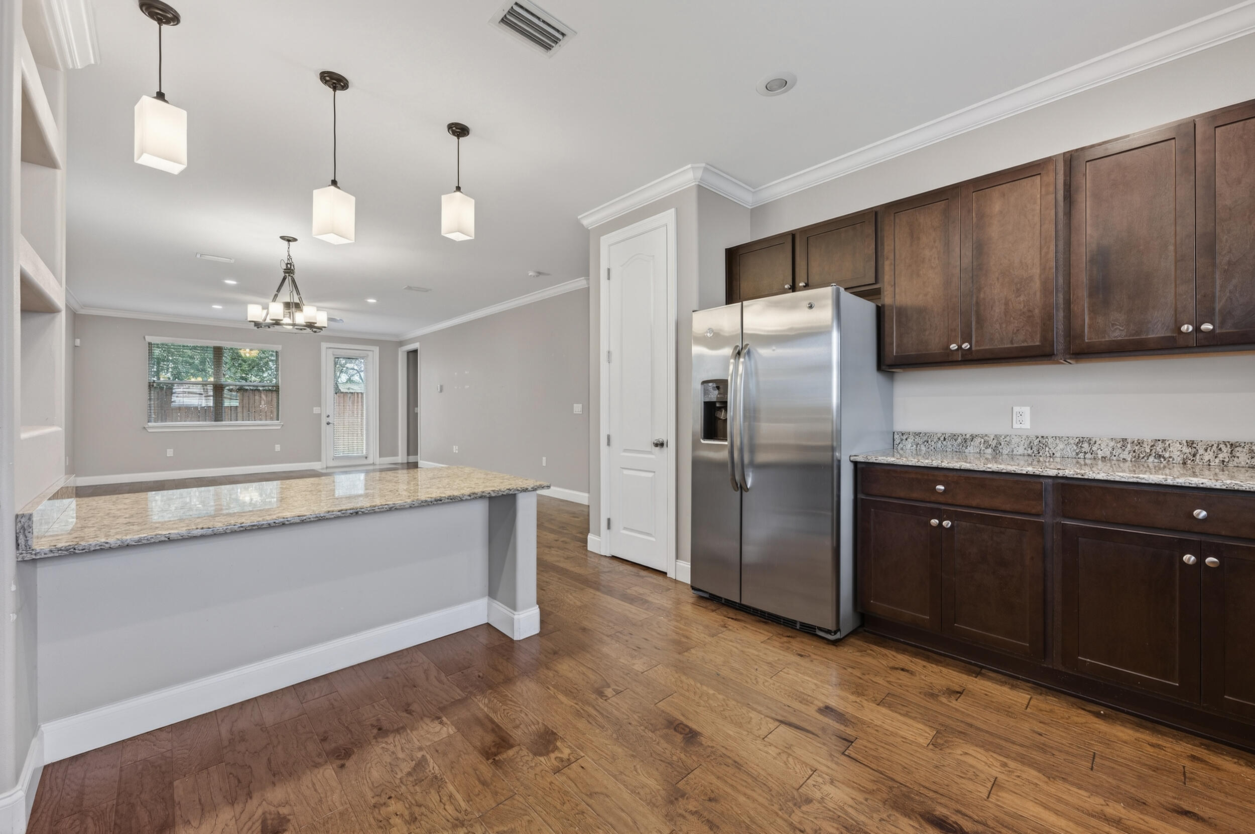 106 Arrowhead Way Niceville, FL 32578 - Photo 14 of 39 a large kitchen with granite countertop a refrigerator a sink dishwasher a oven and a cabinets with wooden floor