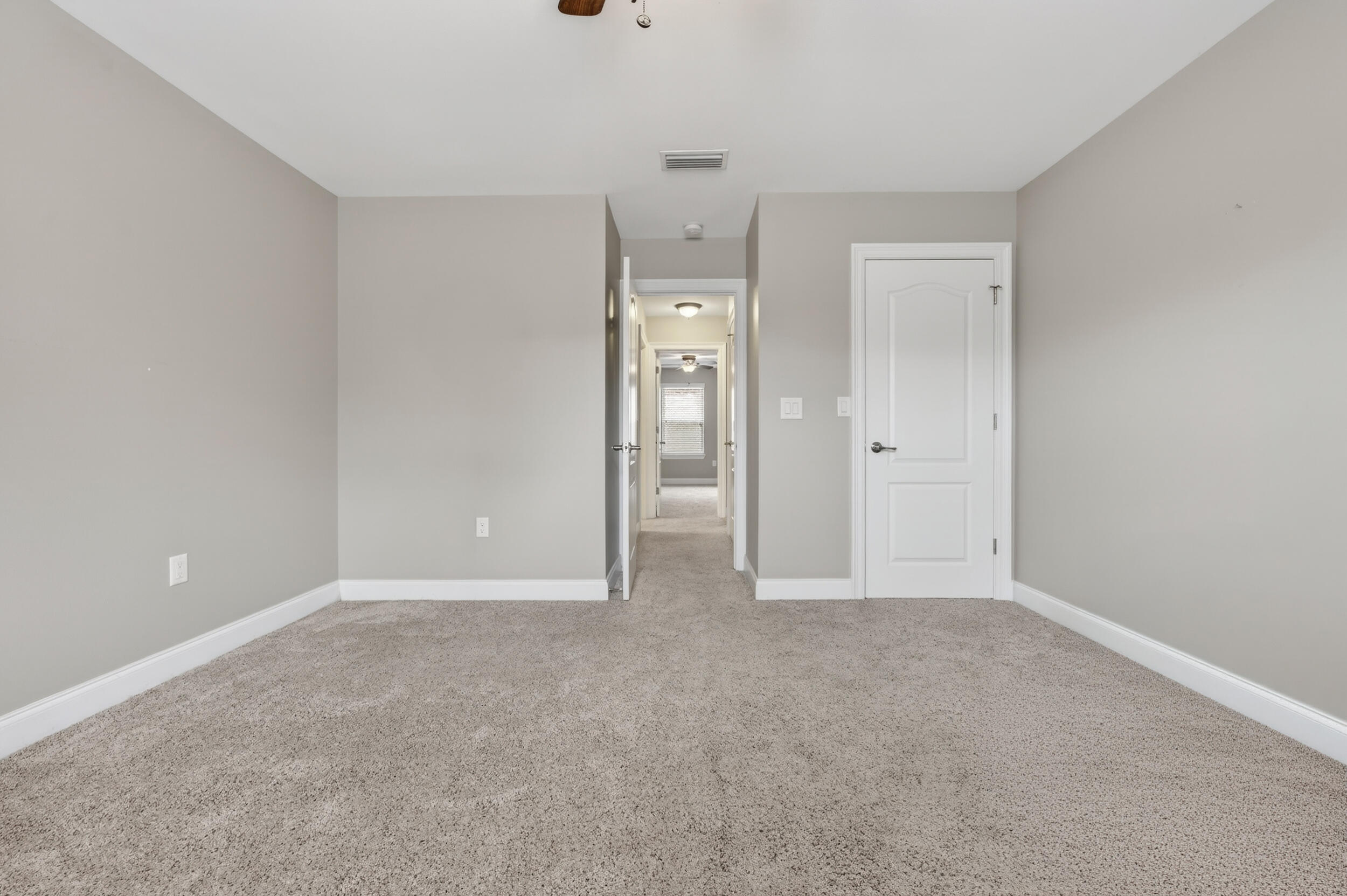 106 Arrowhead Way Niceville, FL 32578 - Photo 34 of 39 an empty room with closet and mirror