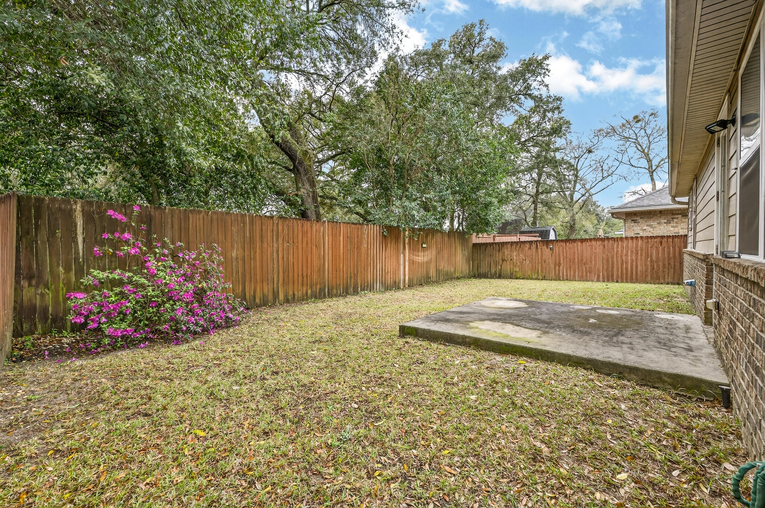 106 Arrowhead Way Niceville, FL 32578 - Photo 36 of 39 a view of a backyard