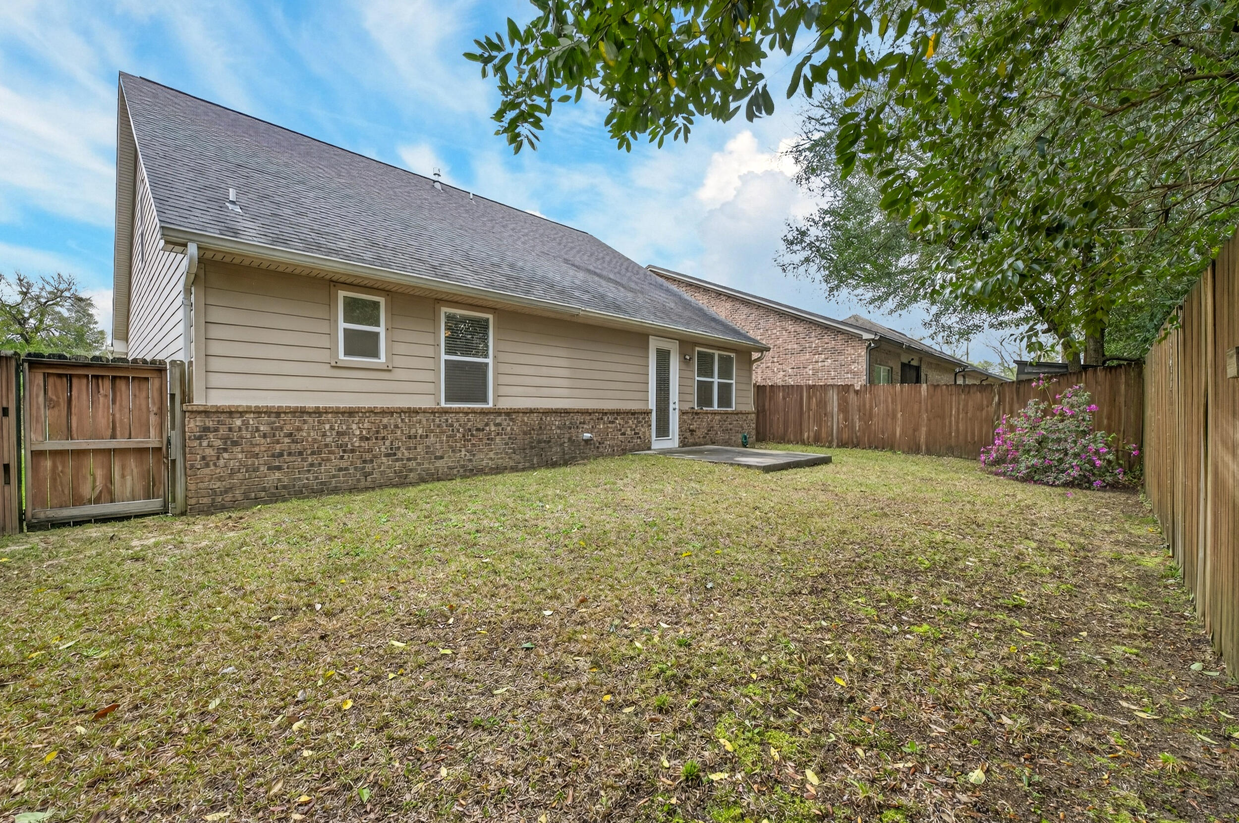 106 Arrowhead Way Niceville, FL 32578 - Photo 39 of 39 a house with yard