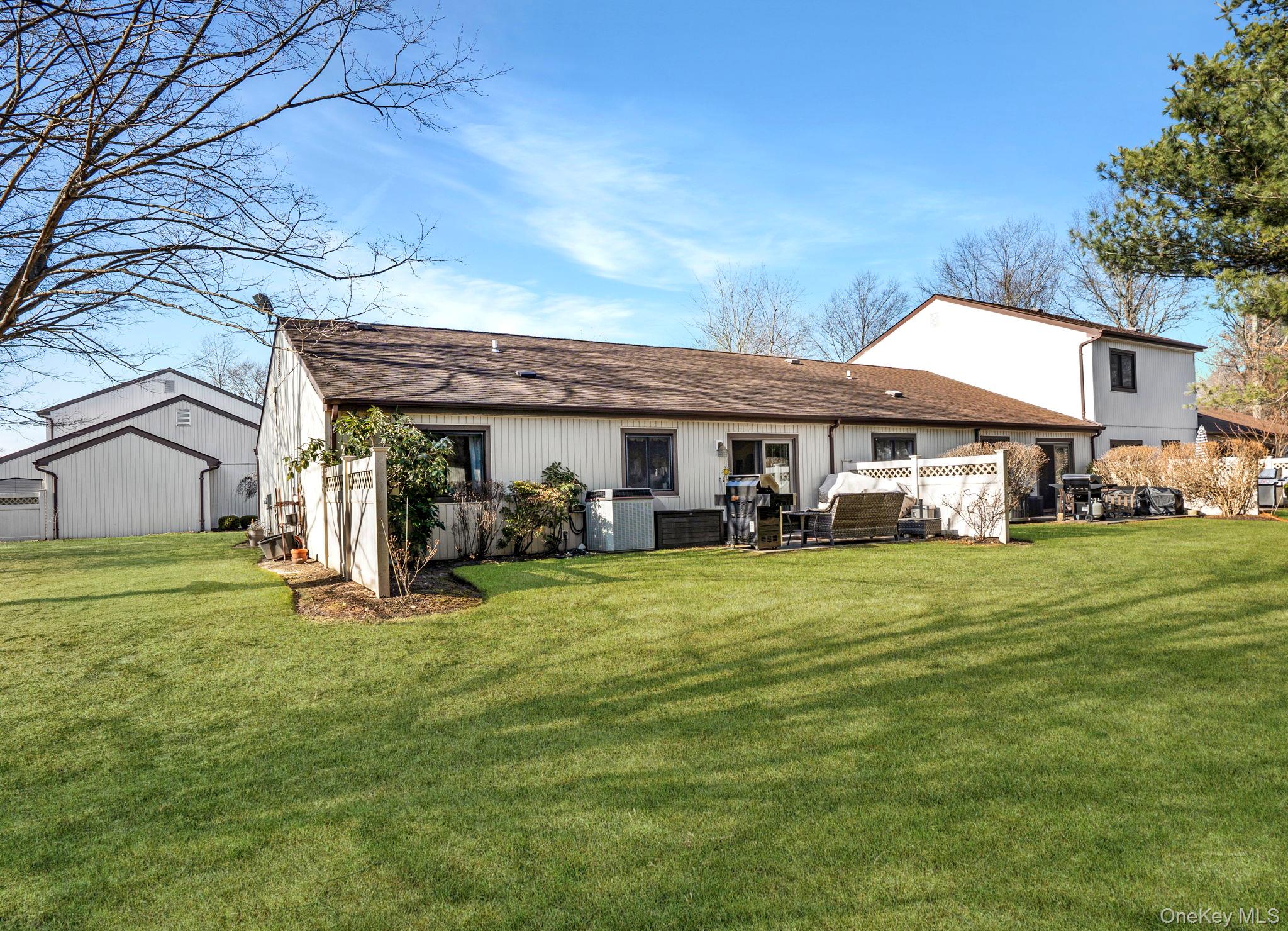 36 Blue Point Road East Holtsville, NY 11742 - Photo 4 of 14