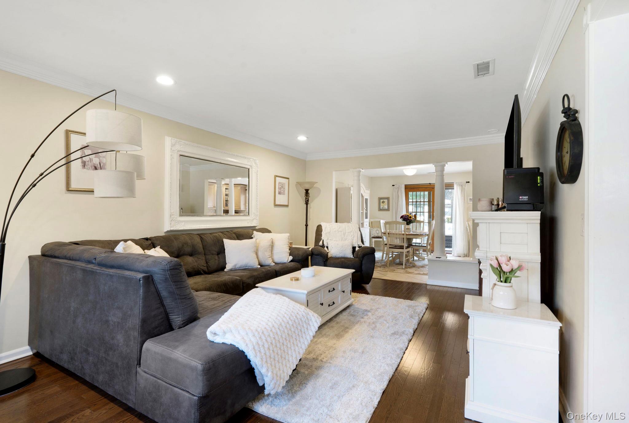 36 Blue Point Road East Holtsville, NY 11742 - Photo 6 of 14